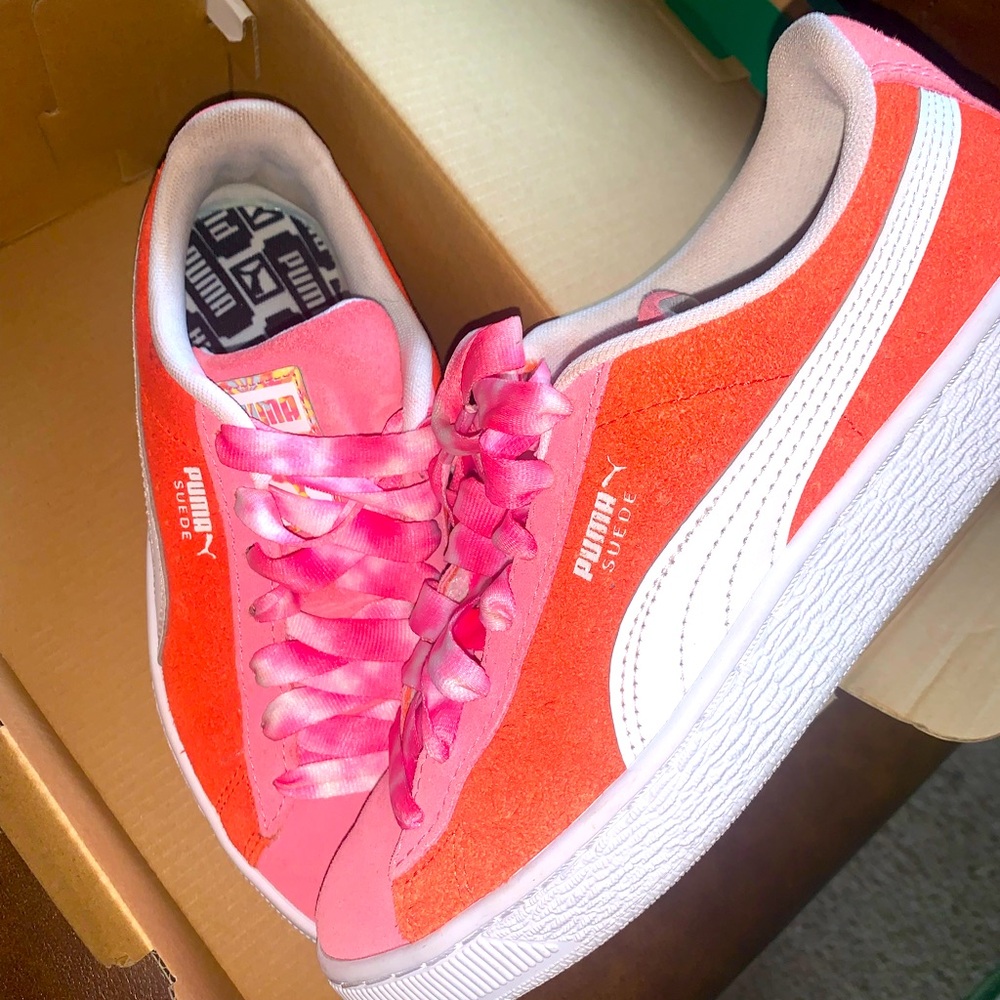*FLASH SALE‼️ Puma Suede “Flower Child Jr” Size 4 Jr(Fits Women’s Size 6.5/7)